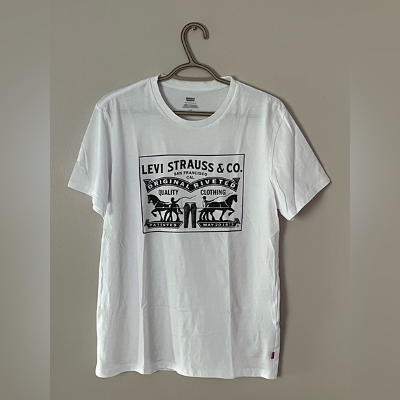 Levi's Other - Men’s Levi's 2-Horse Graphic Tee